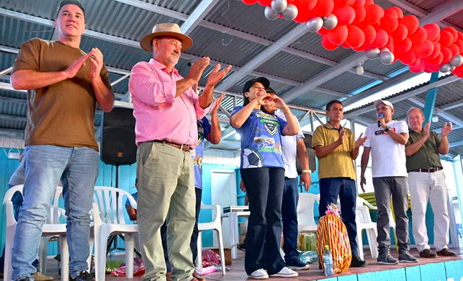 Com Tanízio Sá e lideranças locais, vice-governadora Mailza Assis é aplaudida em Manoel Urbano, ganha simpatia da população e amplia rede de apoiadores políticos