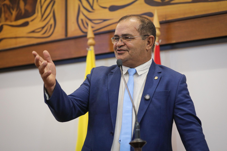 Tanízio Sá homenageia Vagner Sales por seu aniversário na tribuna da ALEAC e exalta trajetória política do triunvirato de cabeças brancas do MDB: “Juntos, são 180 anos de experiência