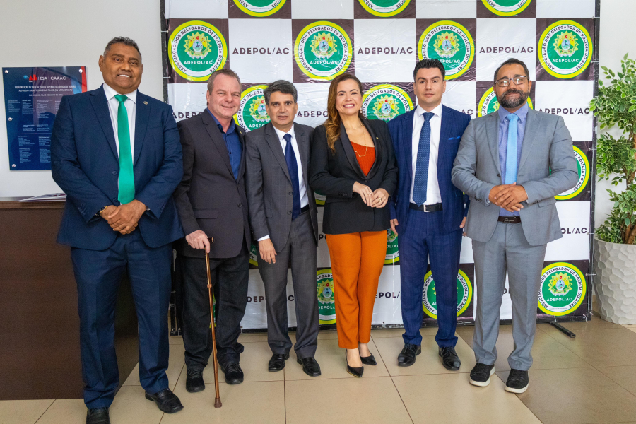 Deputada Dra. Michelle Melo prestigia posse da nova diretoria da ADEPOL/AC e recebe homenagens pelo apoio à categoria