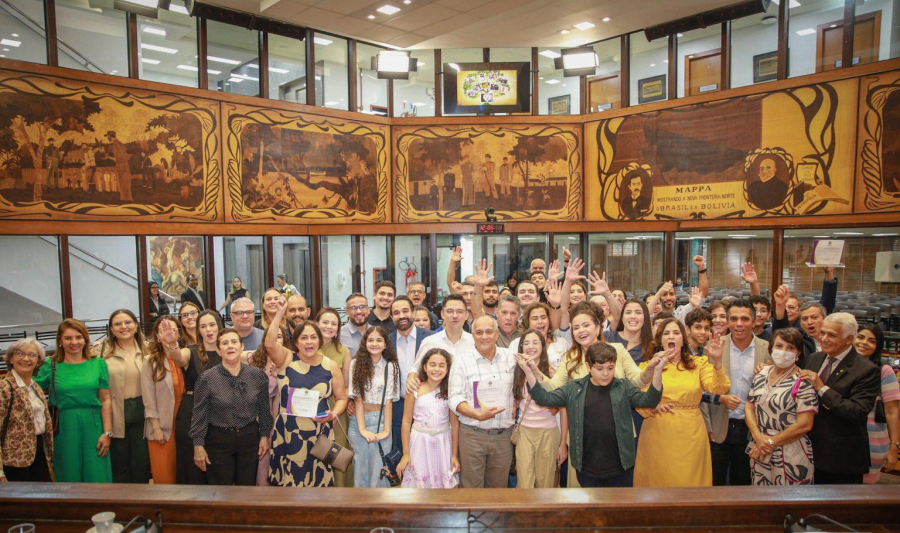 Deputada estadual Dra. Michelle Melo homenageia família Santiago/Melo em sessão solene na Assembleia Legislativa do Acre
