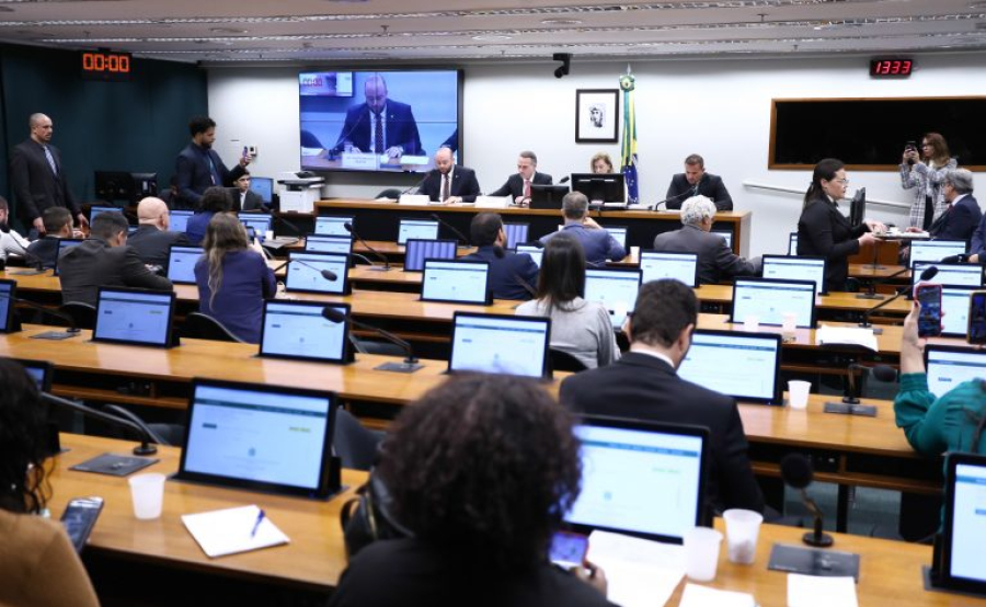 Hugo Motta envia 20 representações contra 11 deputados ao Conselho de Ética  