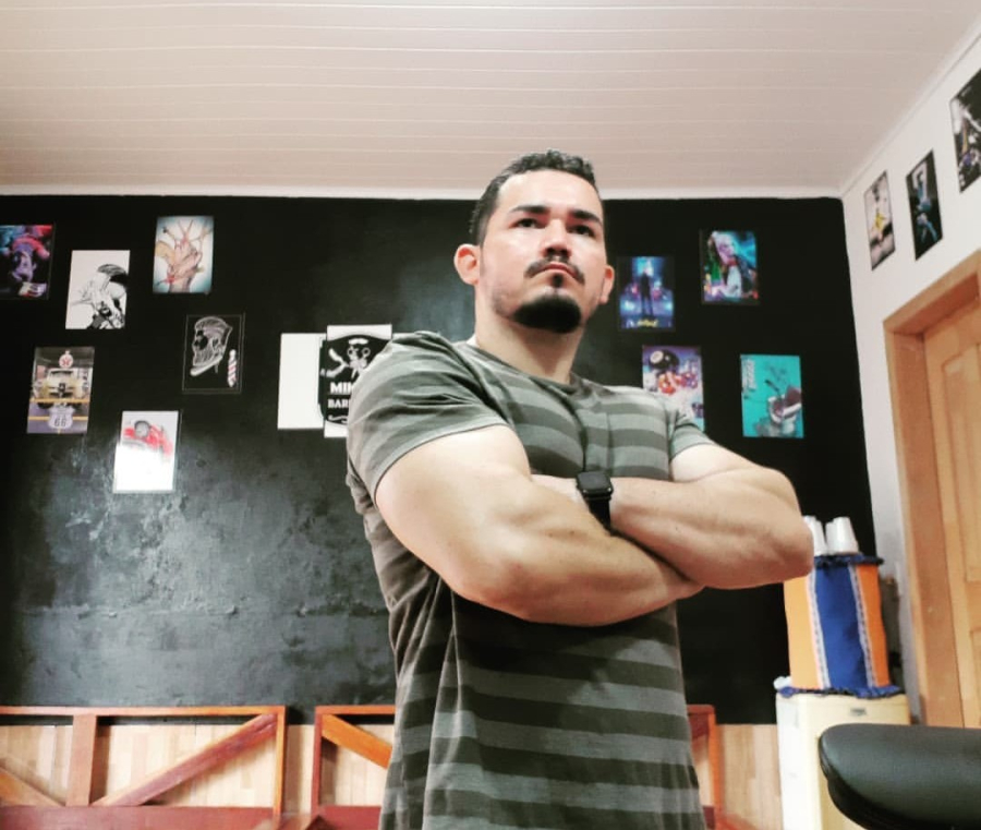 Mikeias Souto, um dos melhores barbeiros de Rio Branco, completa mais um ano de vida