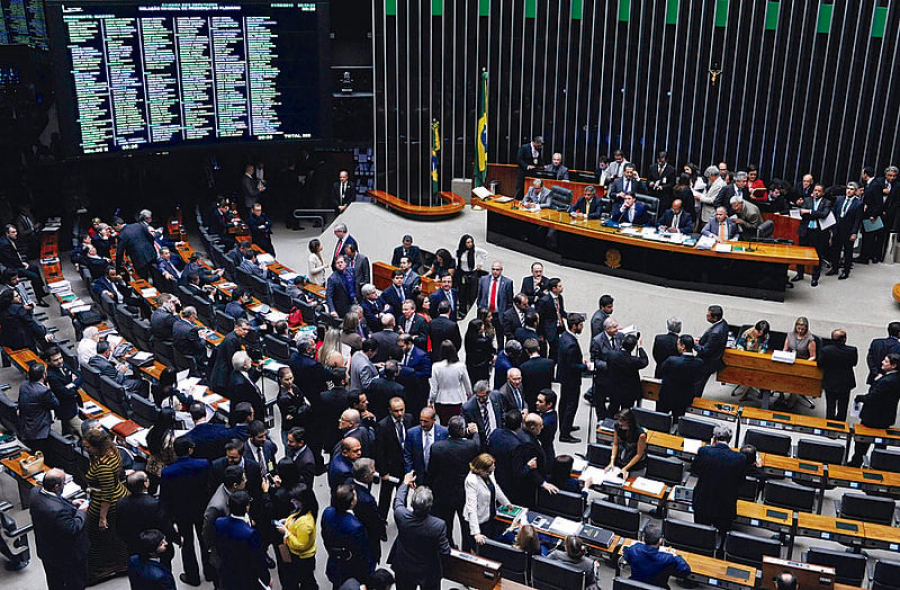 Câmara Federal discute renegociação de dívidas rurais e combustíveis