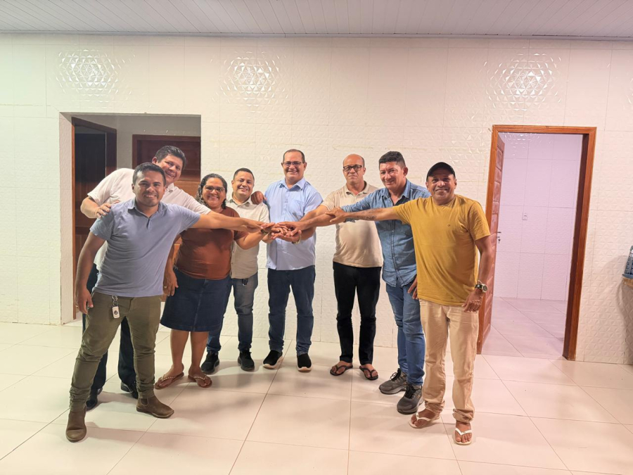 Tanízio Sá celebra apoio de multicampeão de mandatos em Manoel Urbano, Carlinhos Bandeira