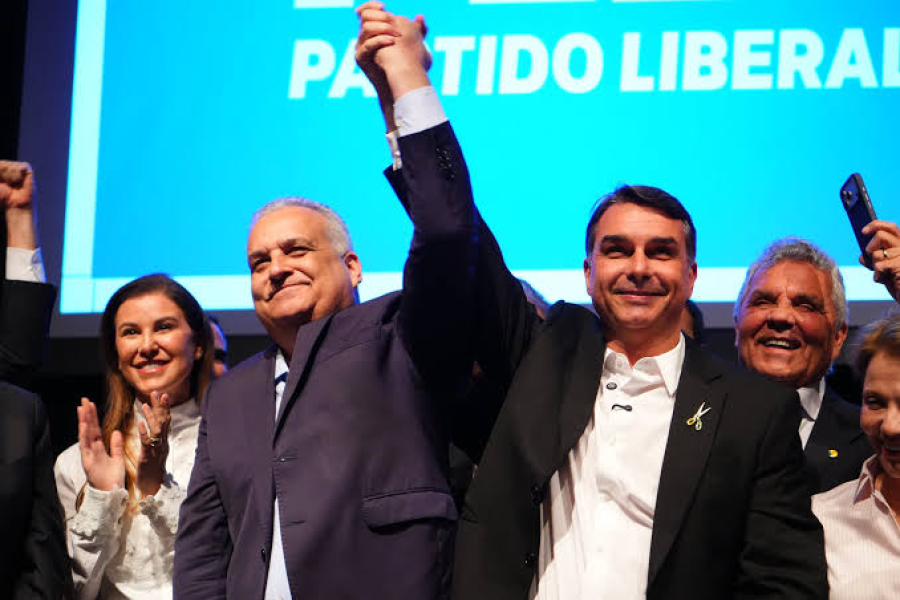 Vice de Flávio Bolsonaro é investigado no STF por suspeita de estupro de vulnerável 