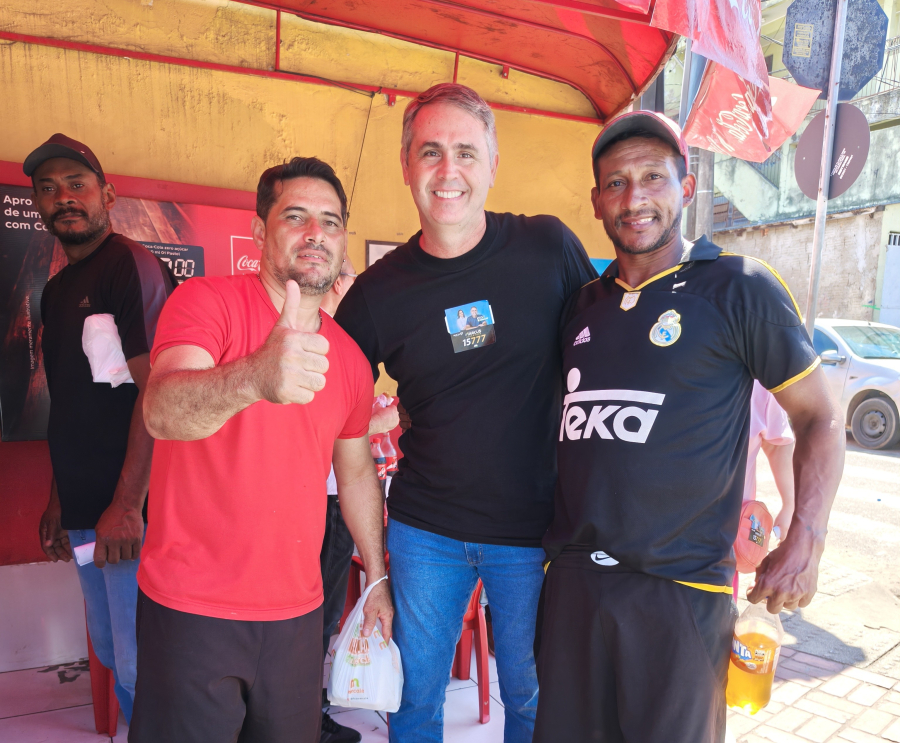 No segundo dia de campanha, Marcus Alexandre percorre a Estação Experimental e conversa com moradores e comerciantes