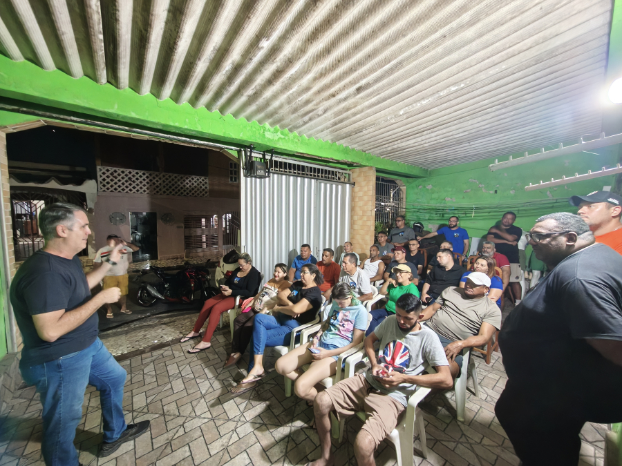 Marcus Alexandre se reúne com lideranças da Estação Experimental na casa de Elison Negão