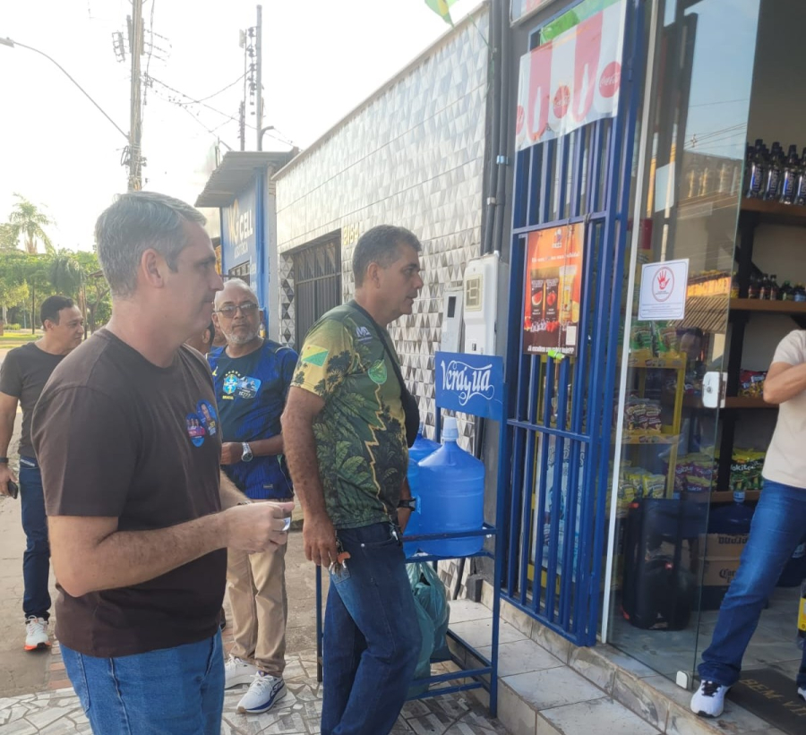 Marcus Alexandre percorre comércio do Rui Lino e reforça diálogo com trabalhadores