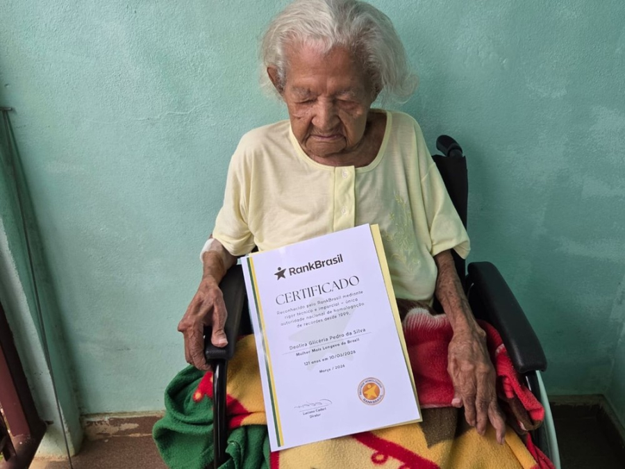 'Ela só gosta de coxinha e guaraná', diz neta de mulher reconhecida como a mais idosa do Brasil aos 121 anos
