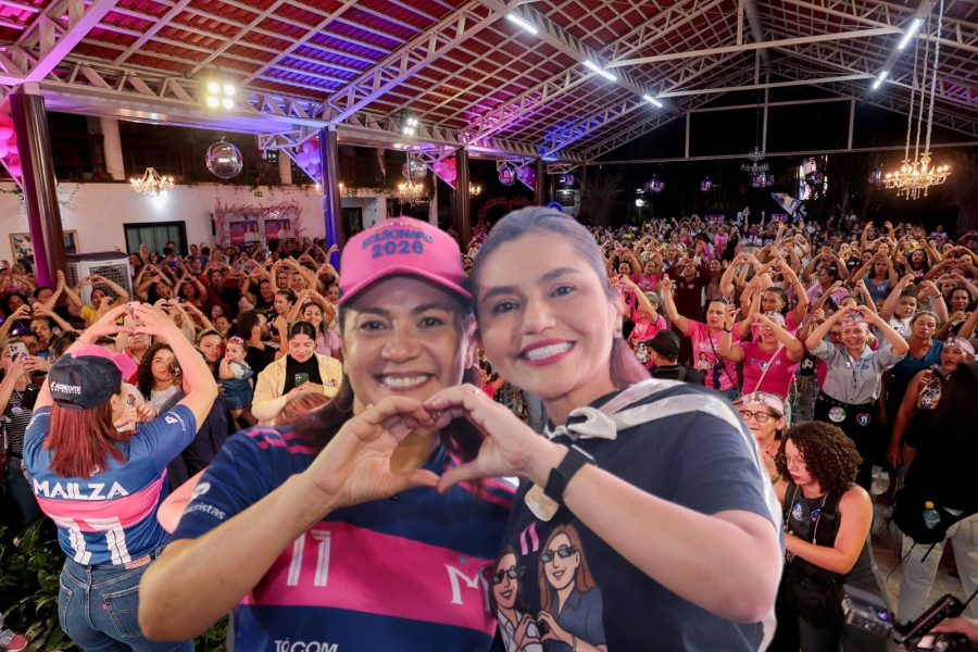 Multidão de mulheres lotam espaço em apoio a Mailza e Jéssica em Cruzeiro do Sul 
