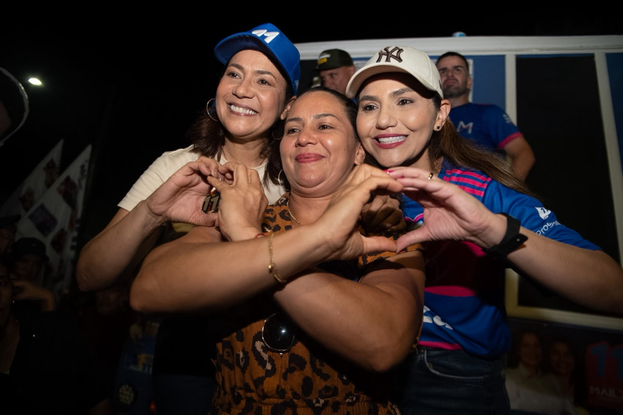 Em Tarauacá, Mailza e Jéssica arrastam multidão de apoiadores em grande carreata a dez dias das eleições