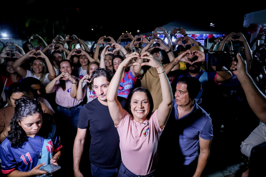 Mailza vence em 19 dos 22 municípios, abre quase 77 mil votos sobre Alan Rick e chega ao 2º turno com 49,76%