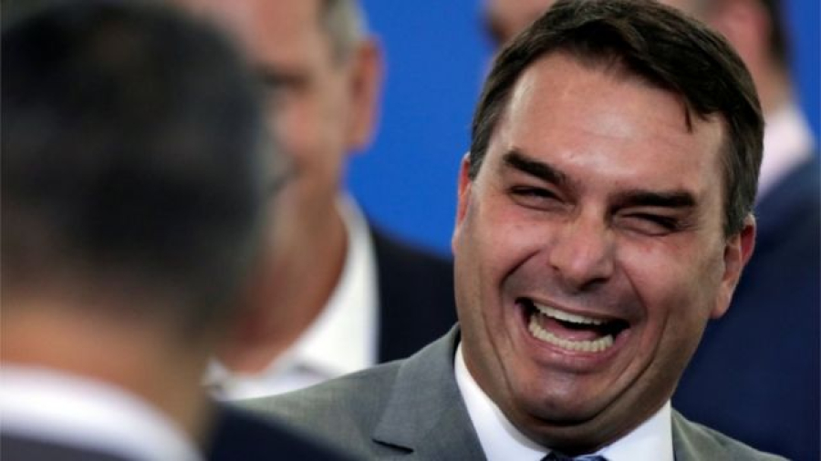 Flávio diz que usará maioria no Congresso para